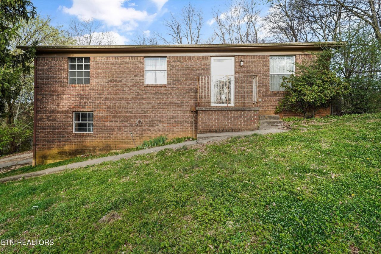 586 Randolph Drive, Morristown, TN 37813 Main Photo