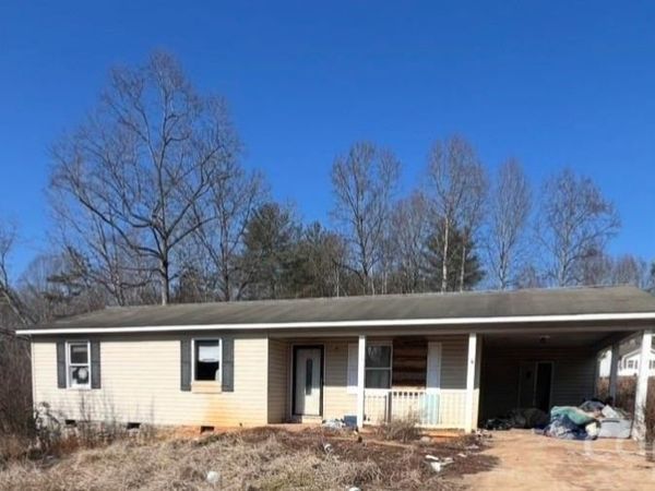 2756 Tumbleweed Drive , Lenoir, NC 28645