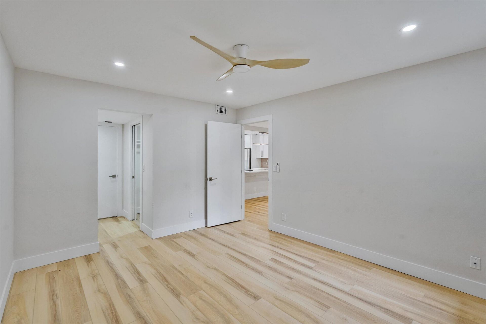 5220 Las Verdes Circle, Unit 321, Delray Beach, FL 33484 Photo