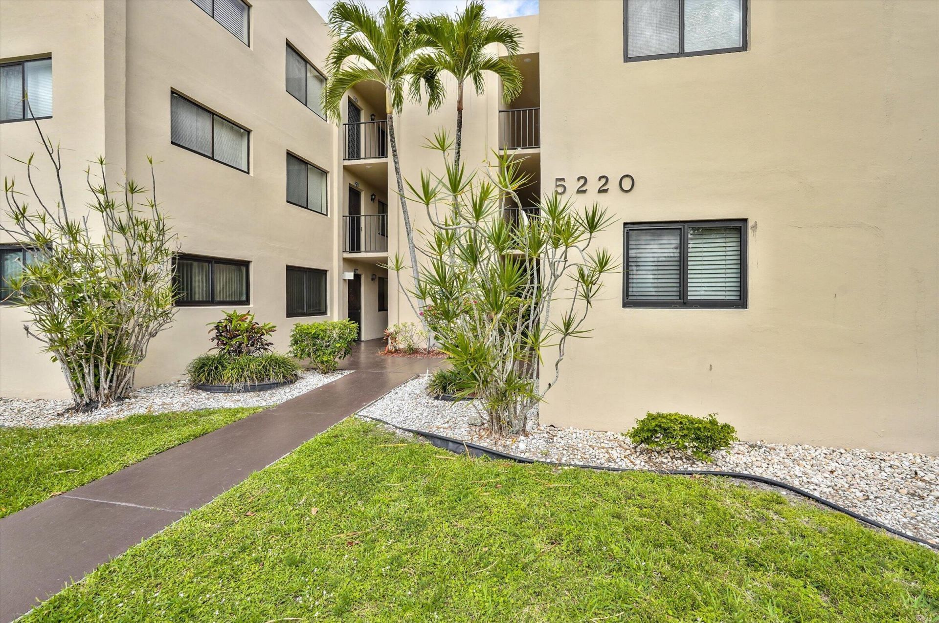 5220 Las Verdes Circle, Unit 321, Delray Beach, FL 33484 Photo