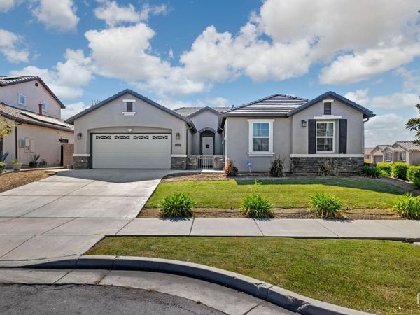 5308 Village Green Lane, Bakersfield, CA 93306