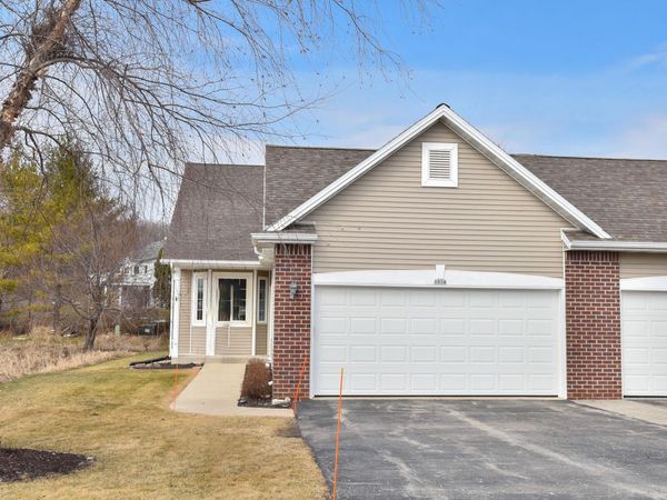 1014 Algoma Dr, Port Washington, WI 53074
