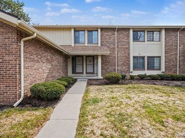 2863 Trailwood Drive, Rochester Hills, MI 48309