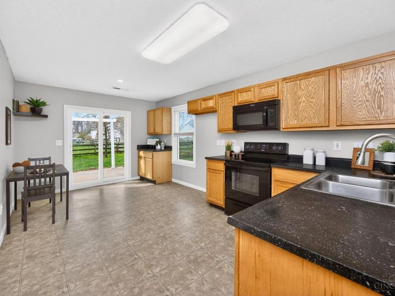 2071 River Birch Drive, Batavia Twp, OH 45102 Photo 8