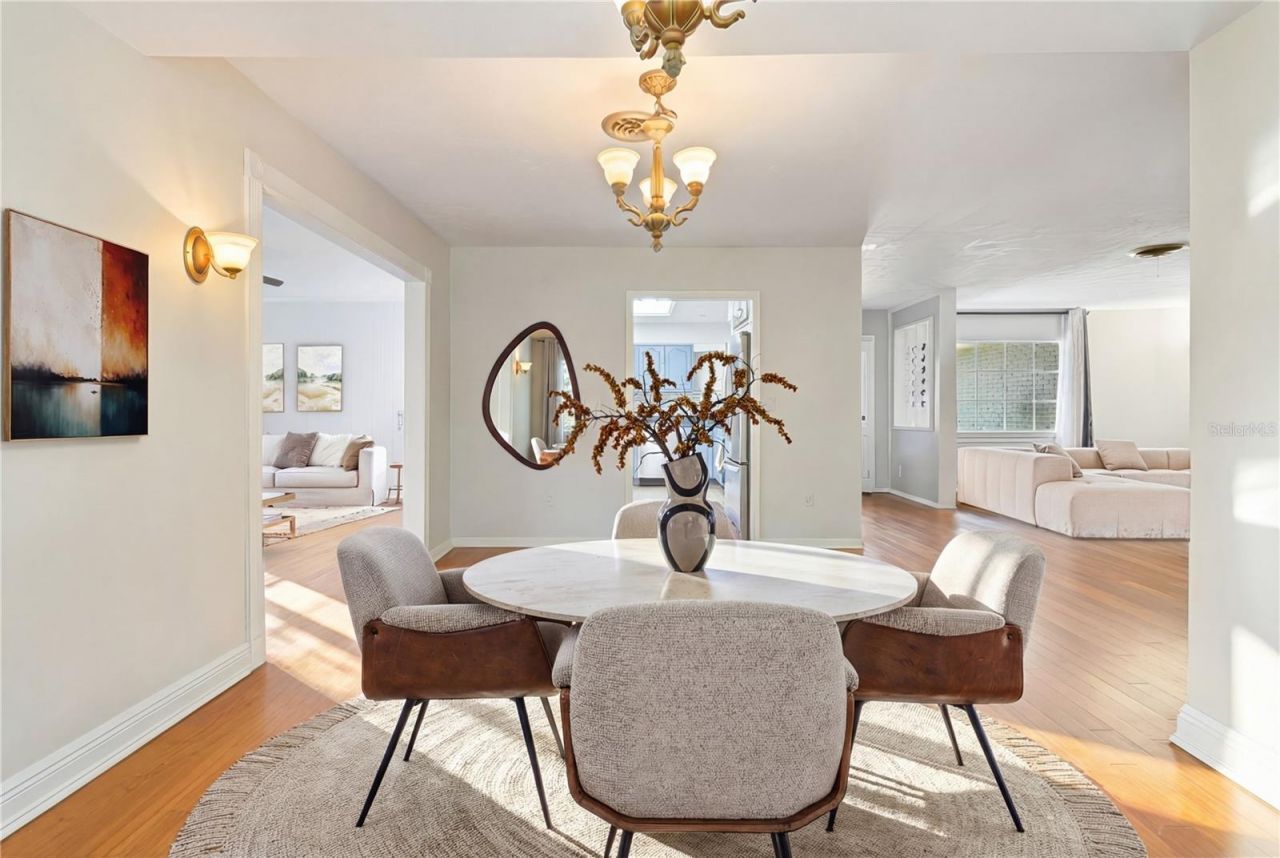 2102 W Kyra Drive, Tampa, FL 33612 Photo