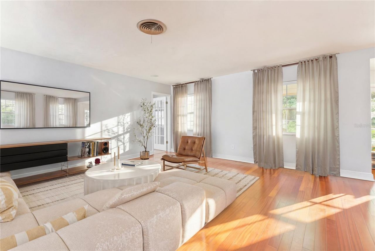 2102 W Kyra Drive, Tampa, FL 33612 Photo