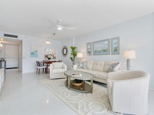 109 Royal Park Dr, Unit 2F, Oakland Park, FL 33309