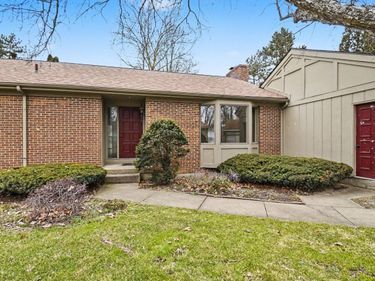 6349 Greenway Drive SE, Grand Rapids, MI 49546