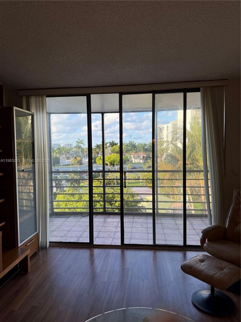 20400 W Country Club Dr, Unit 412, Aventura, FL 33180 Photo