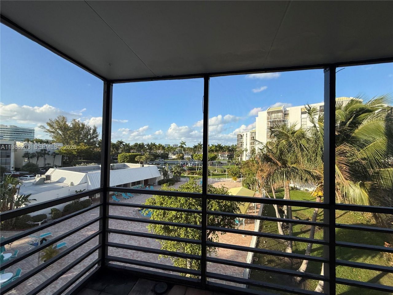 20400 W Country Club Dr, Unit 412, Aventura, FL 33180 Photo