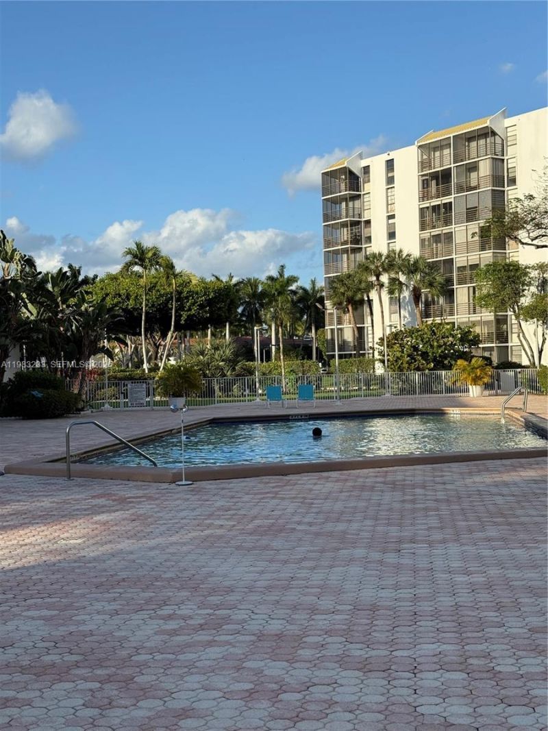 20400 W Country Club Dr, Unit 412, Aventura, FL 33180 Photo