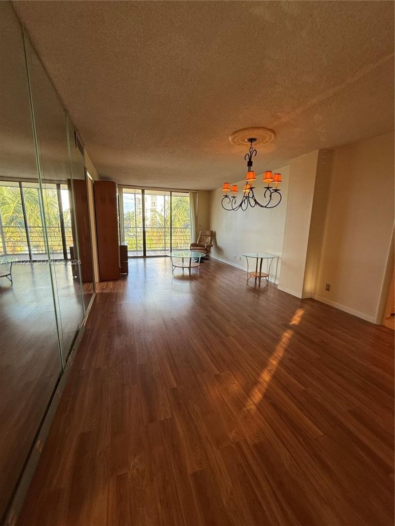 20400 W Country Club Dr, Unit 412, Aventura, FL 33180 Photo