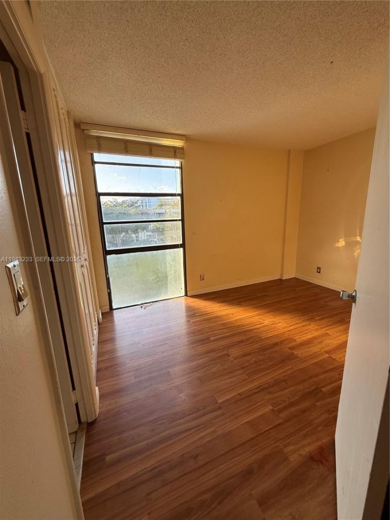 20400 W Country Club Dr, Unit 412, Aventura, FL 33180 Photo