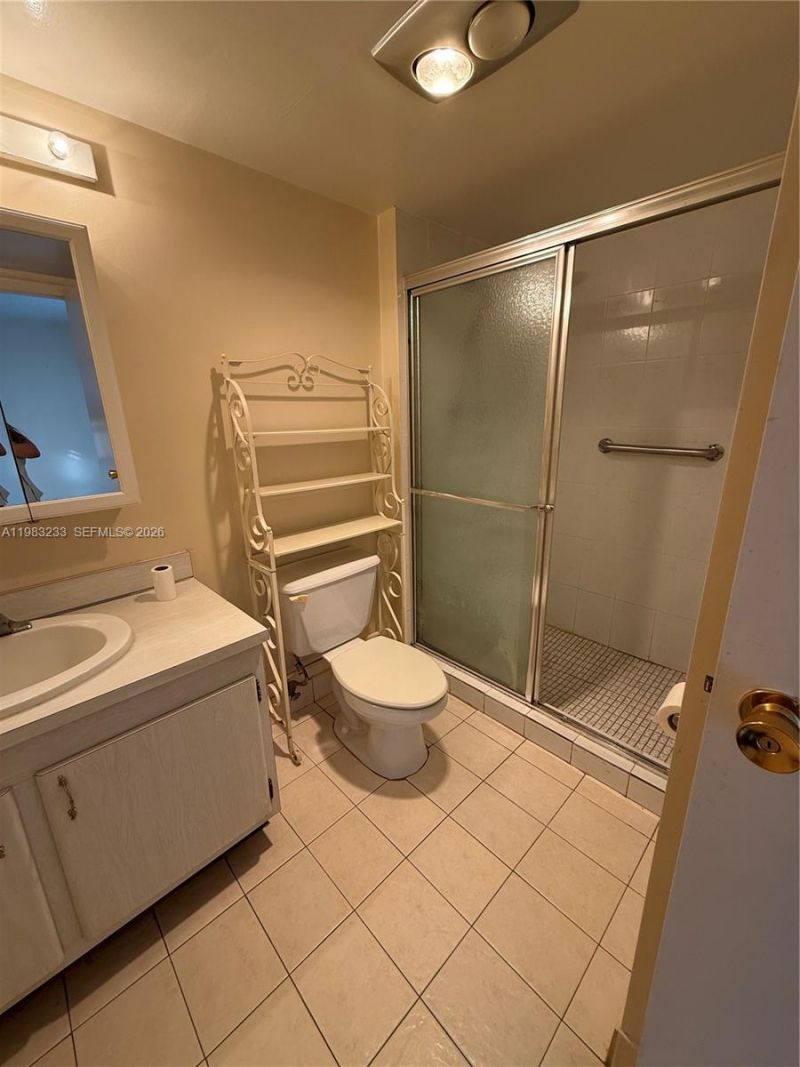 20400 W Country Club Dr, Unit 412, Aventura, FL 33180 Photo
