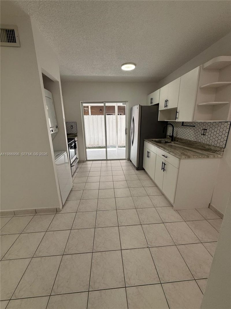 3262 W 70th St , Unit 101, Hialeah, FL 33018 Photo