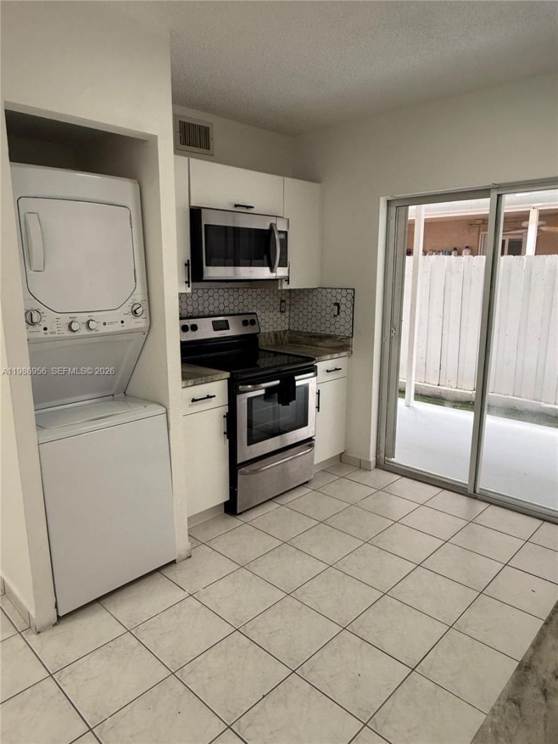 3262 W 70th St , Unit 101, Hialeah, FL 33018 Photo