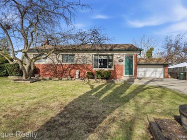 12068 Amber Court, Sterling Heights, MI 48312