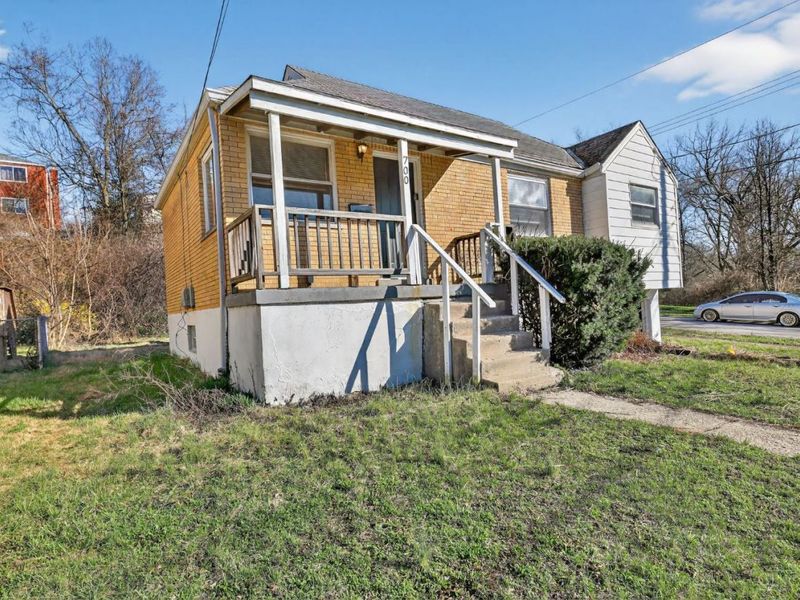 700 Wilbud Drive, Cincinnati, OH 45205 Photo 2