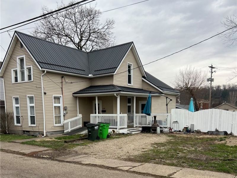 430 E 4th Street, Uhrichsville, OH 44683 Photo 1