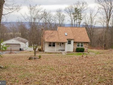 25 BASIN HILL ROAD, DUNCANNON, PA 17020