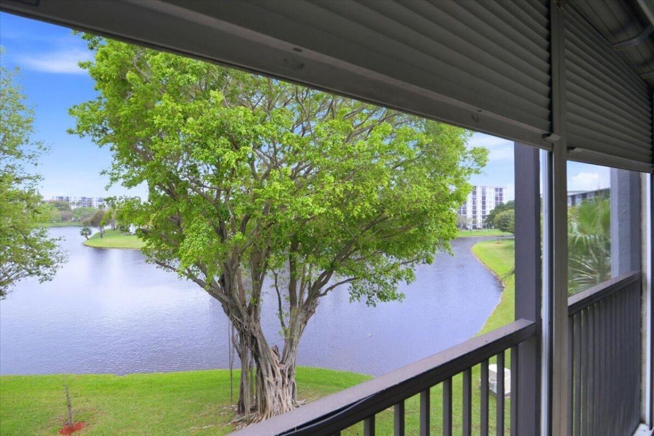 2220 N Cypress Bend Drive, Unit 410, Pompano Beach, FL 33069 Photo