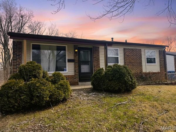 10418 Castle Drive, St Louis, MO 63136