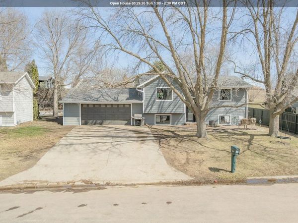 2731 Center Lake Dr, Spirit Lake, IA 51360