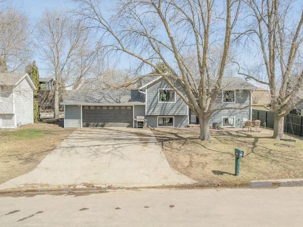 2731 Center Lake Dr, Spirit Lake, IA 51360