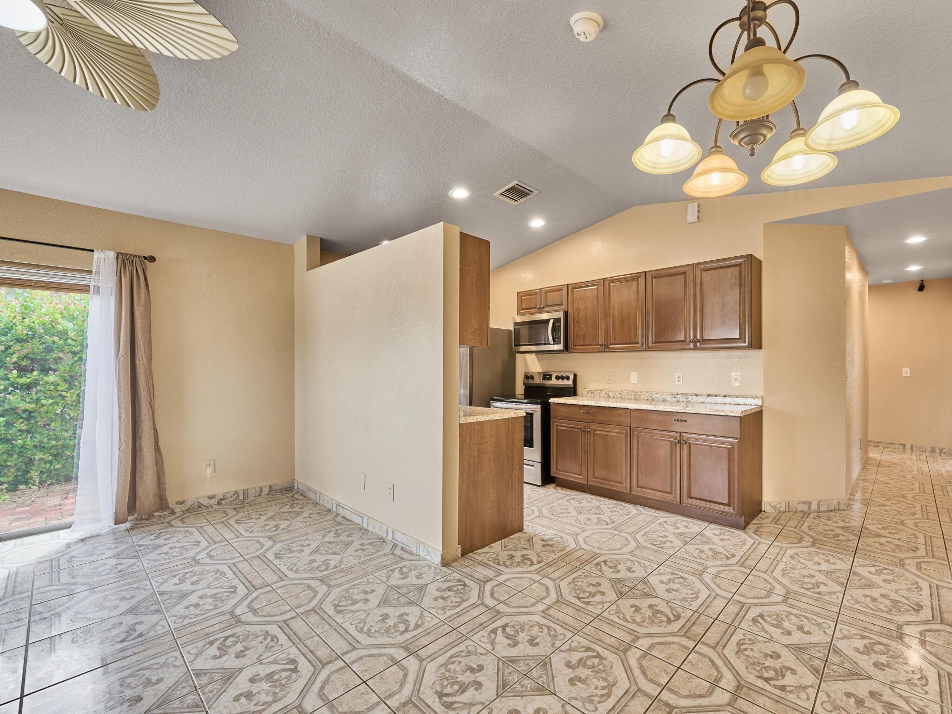 556 E Ridge Cir Circle N, Boynton Beach, FL 33435 Photo