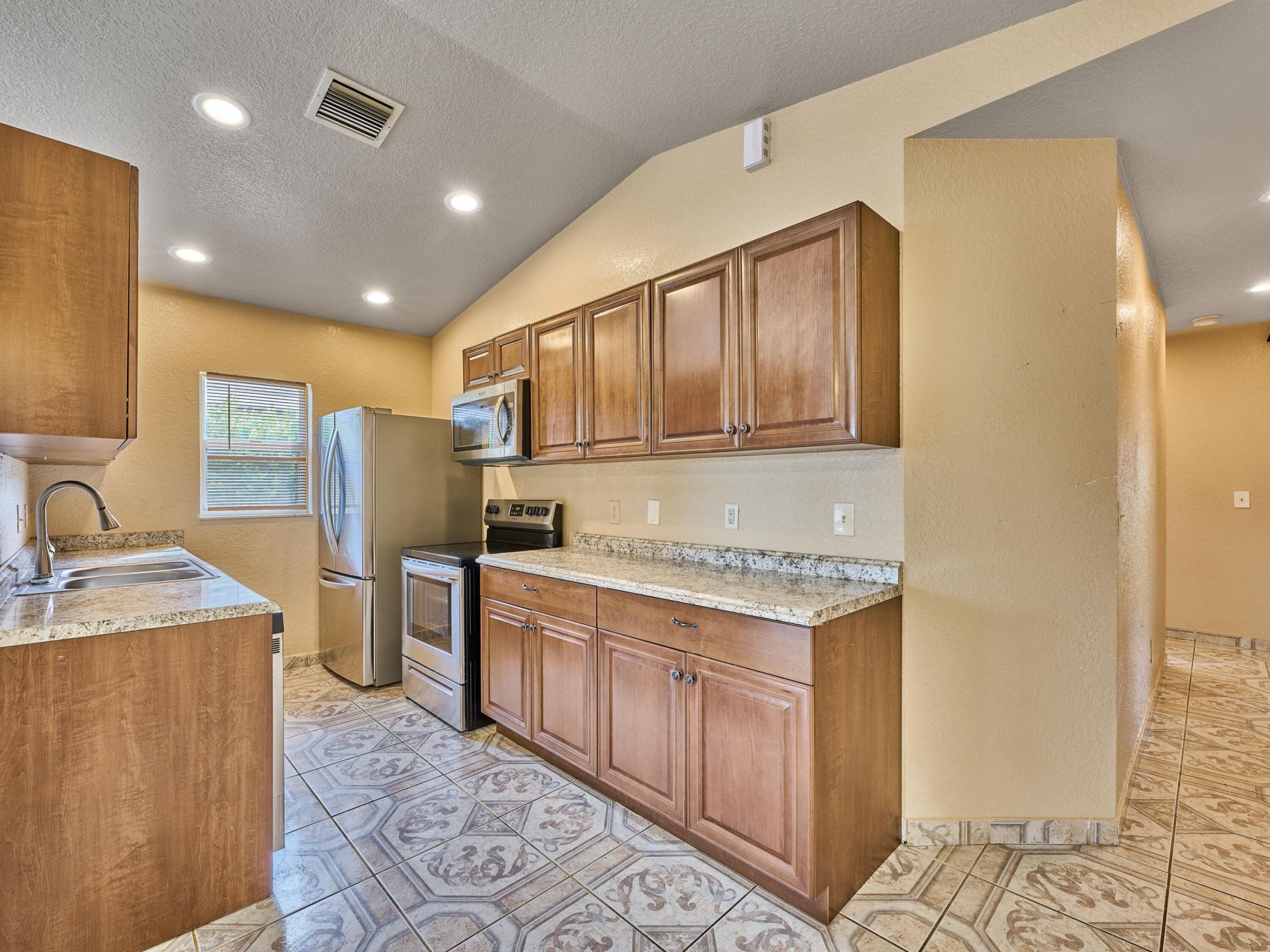 556 E Ridge Cir Circle N, Boynton Beach, FL 33435 Photo