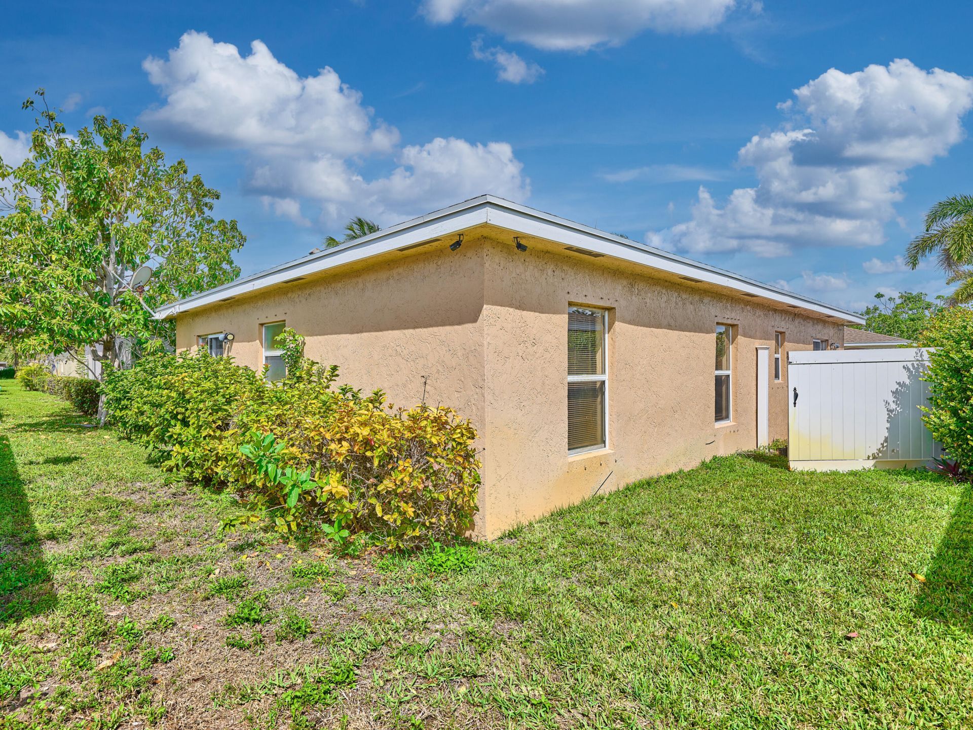 556 E Ridge Cir Circle N, Boynton Beach, FL 33435 Photo