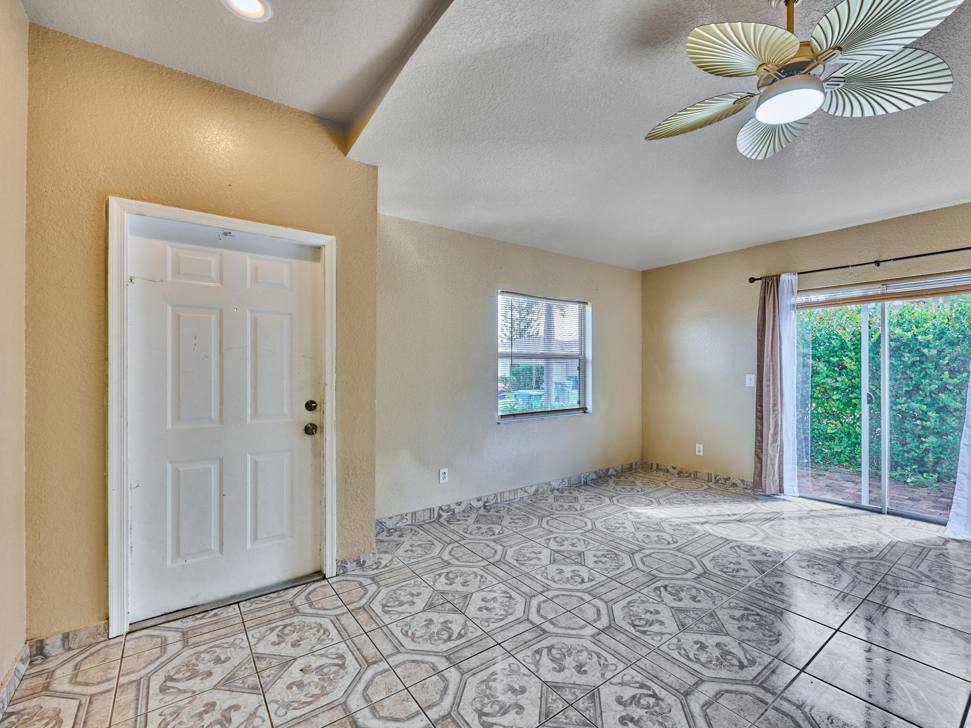 556 E Ridge Cir Circle N, Boynton Beach, FL 33435 Photo