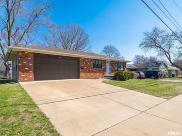 216 SCHRAMM Drive, Pekin, IL 61554