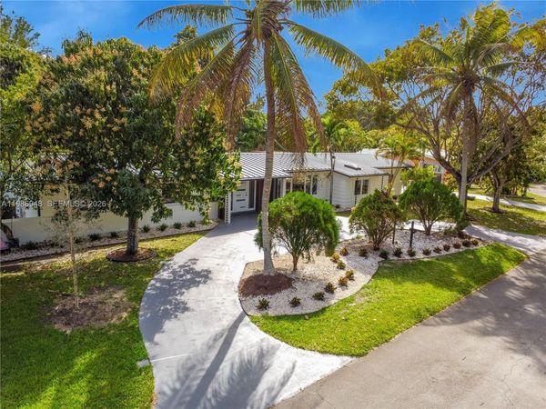 8220 SW 133rd St , Pinecrest, FL 33156