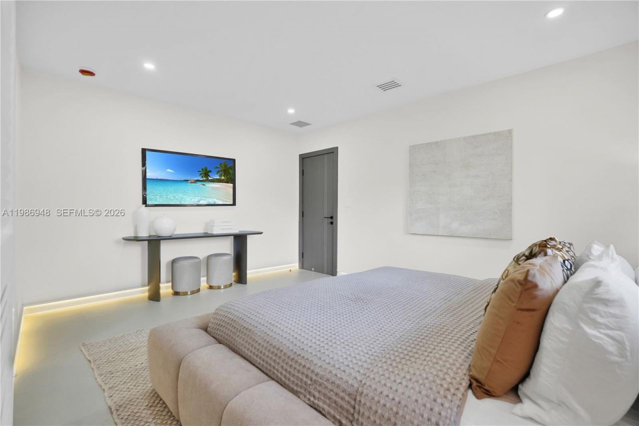 8220 SW 133rd St , Pinecrest, FL 33156 Photo