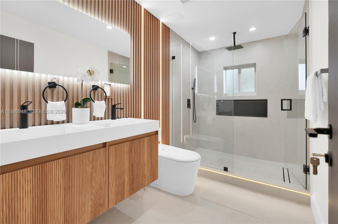 8220 SW 133rd St , Pinecrest, FL 33156 Photo