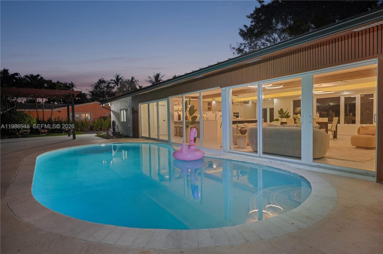 8220 SW 133rd St , Pinecrest, FL 33156 Photo