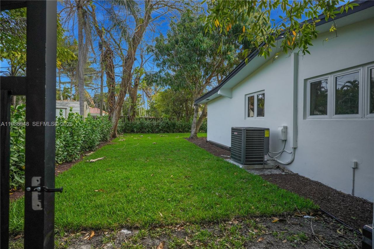 8220 SW 133rd St , Pinecrest, FL 33156 Photo