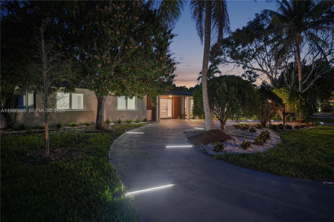 8220 SW 133rd St , Pinecrest, FL 33156 Photo