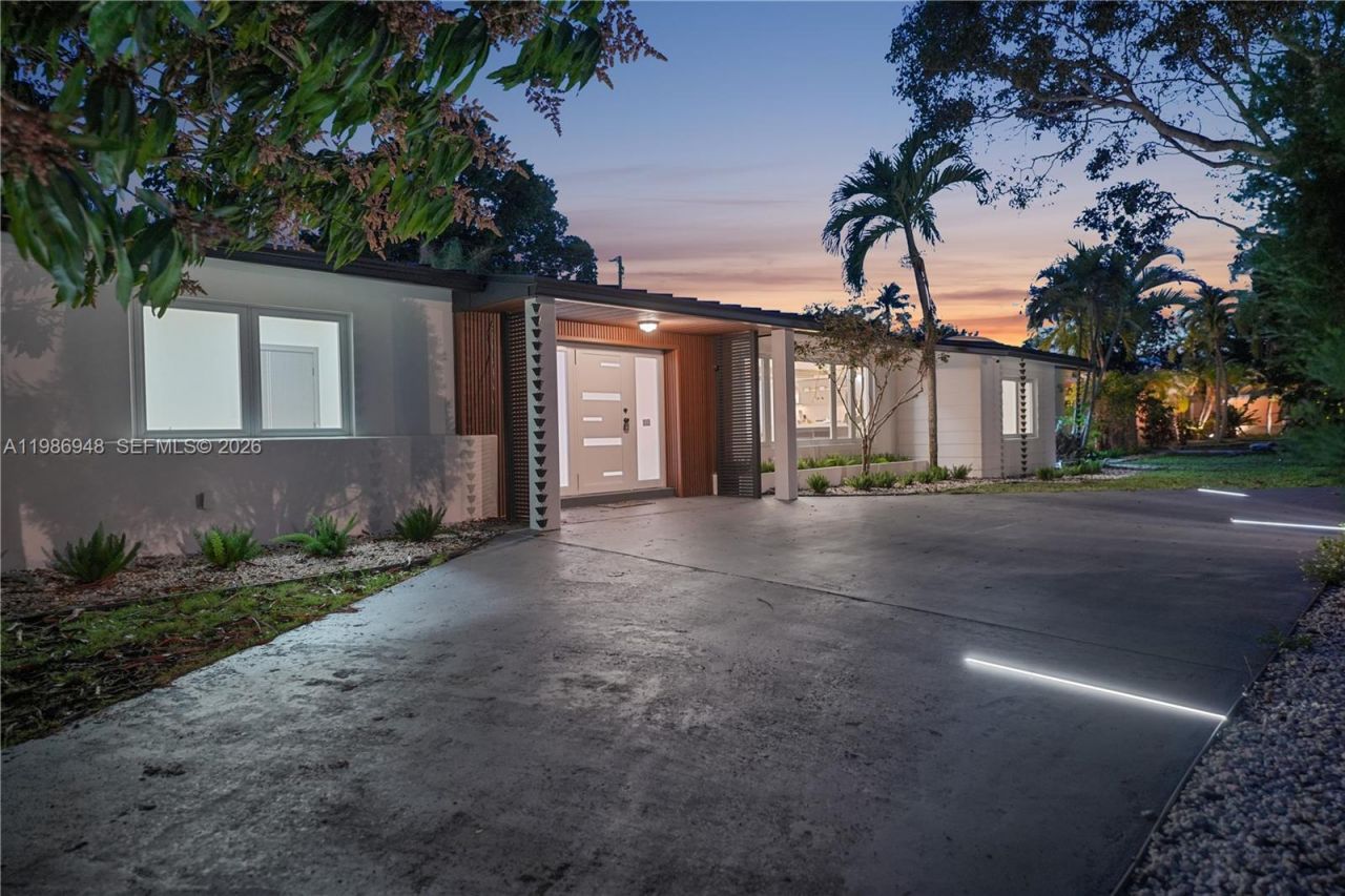 8220 SW 133rd St , Pinecrest, FL 33156 Photo