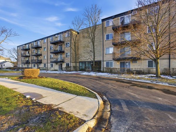 2515 E Olive Street , Unit 1C, Arlington Heights, IL 60004