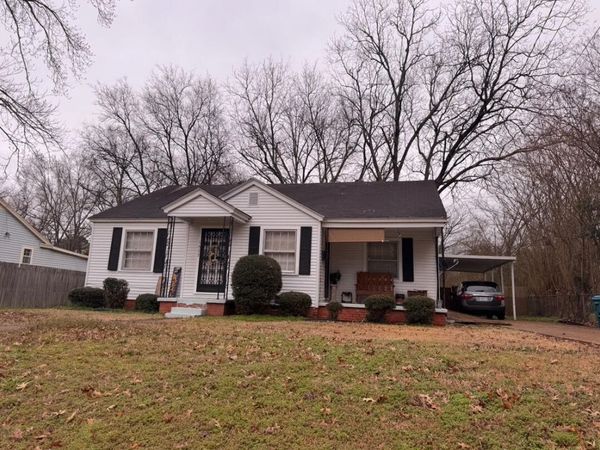 1022 Poplar St, Grenada, MS 38901