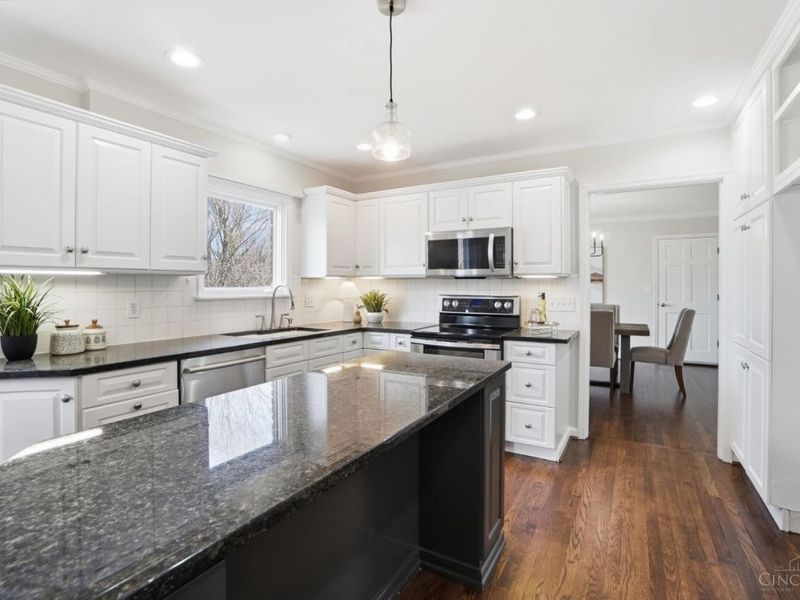 2880 Alpine Terrace, Cincinnati, OH 45208 Photo 11