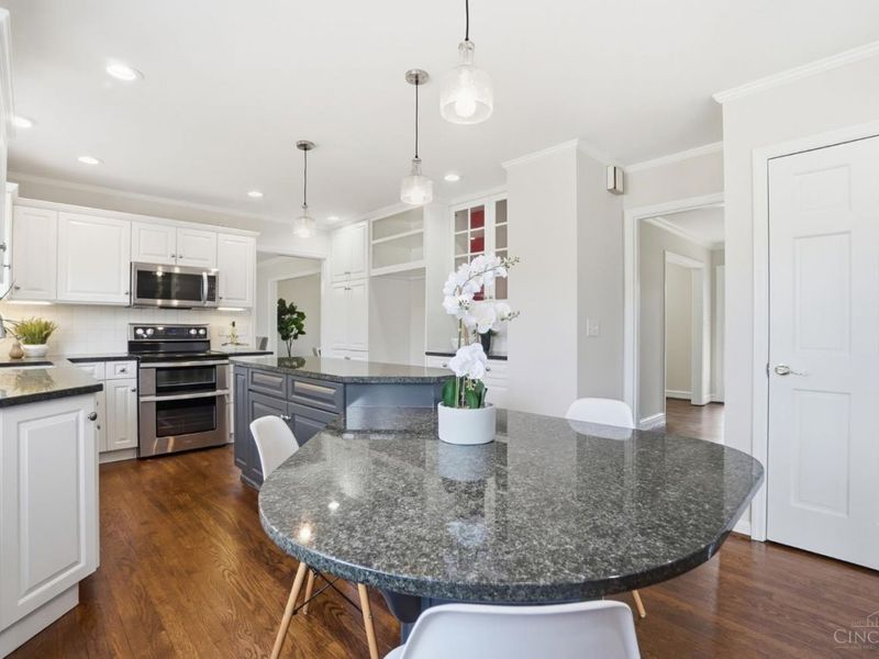 2880 Alpine Terrace, Cincinnati, OH 45208 Photo 13