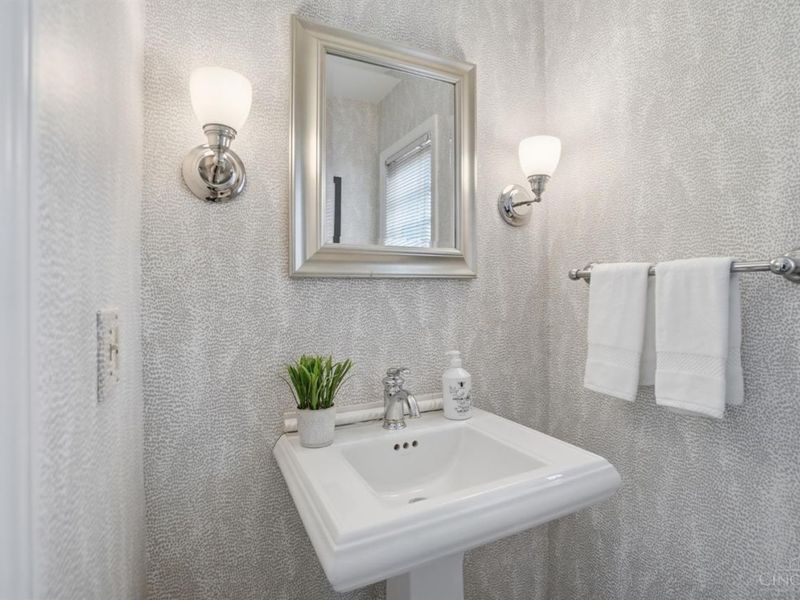 2880 Alpine Terrace, Cincinnati, OH 45208 Photo 4