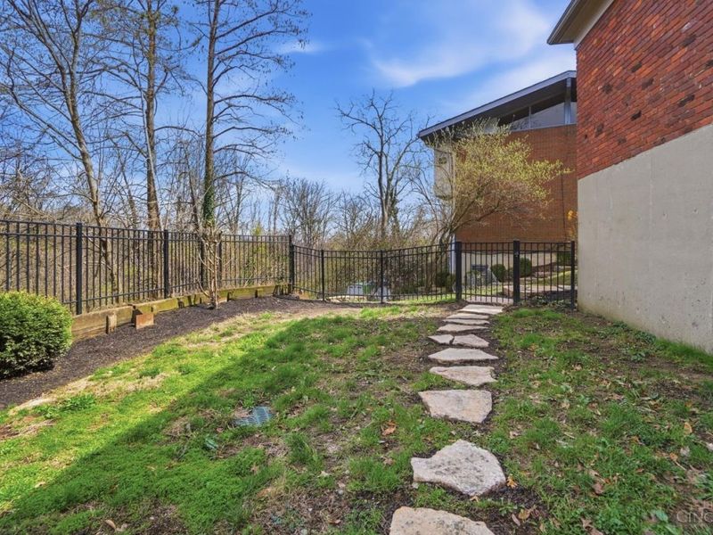 2880 Alpine Terrace, Cincinnati, OH 45208 Photo 42