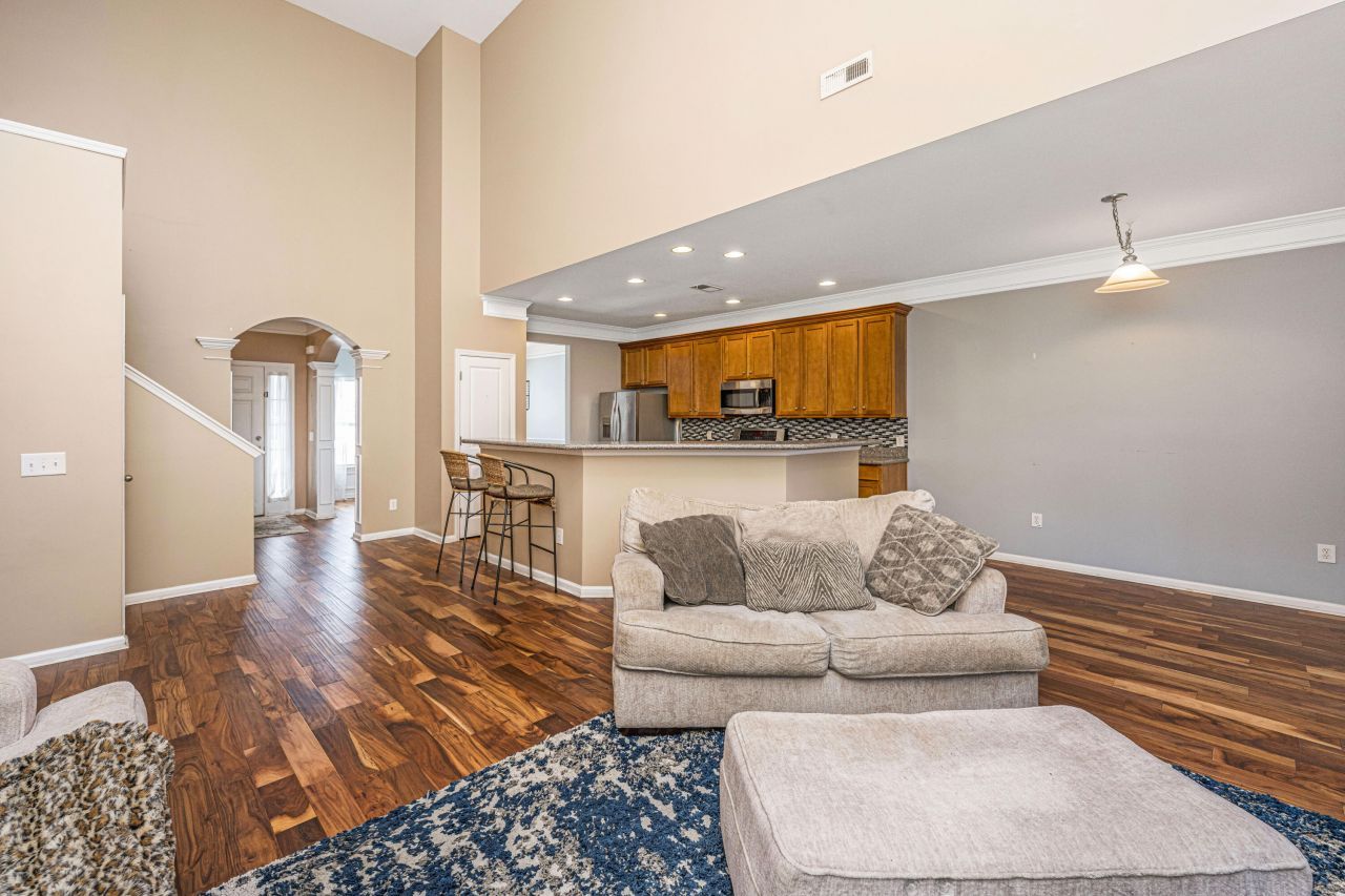 101 Burr Oak Street Photo 8