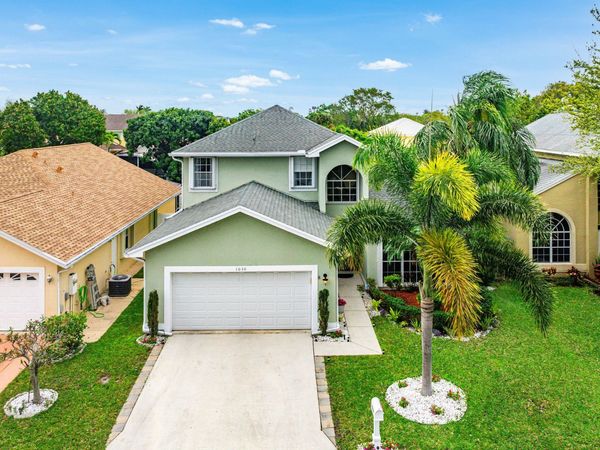 1030 Fairfax Circle W, Boynton Beach, FL 33436