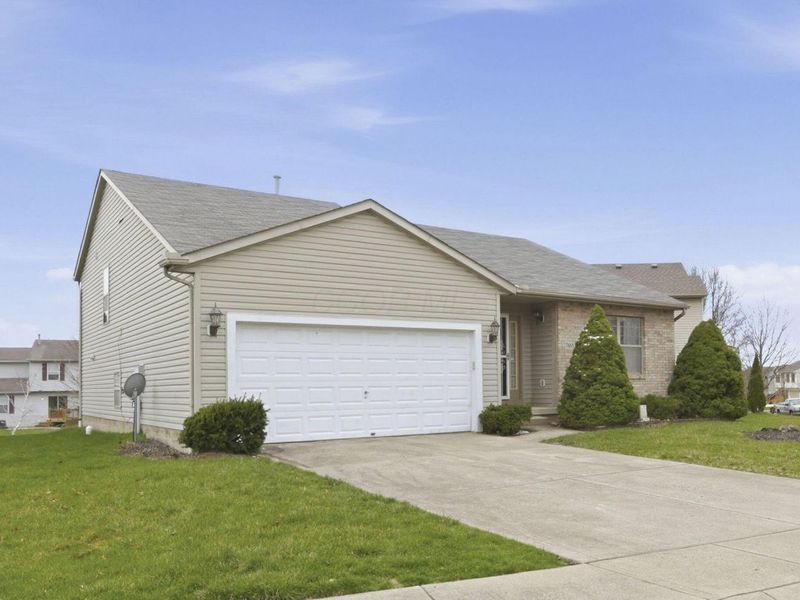 7865 Merdon Drive , Blacklick, OH 43004 Photo 3