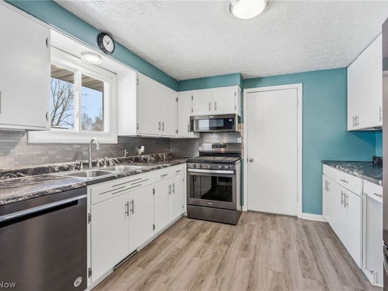 2465 Meadowside Street NW, Massillon, OH 44647 Photo 11